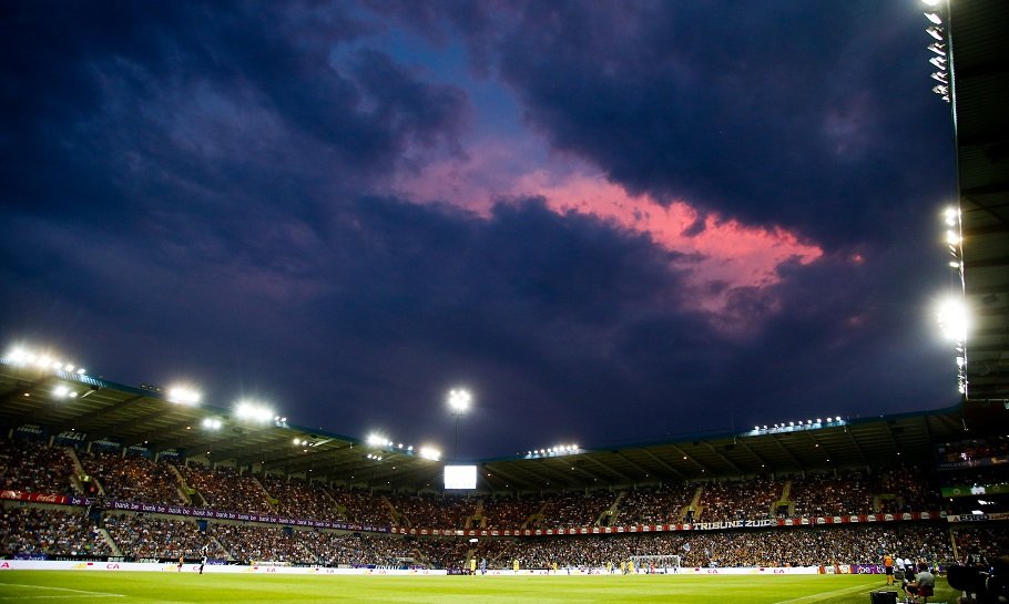 Lumunis stadion Genk